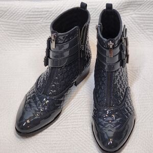 Pelle Moda gray leather quilted boots. Size 6‎